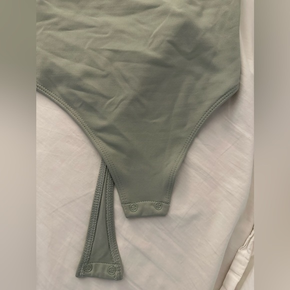 ARITZIA BABATON Contour Squareneck
Longsleeve Bodysuit. XS. NWOT. - Picture 9 of 10